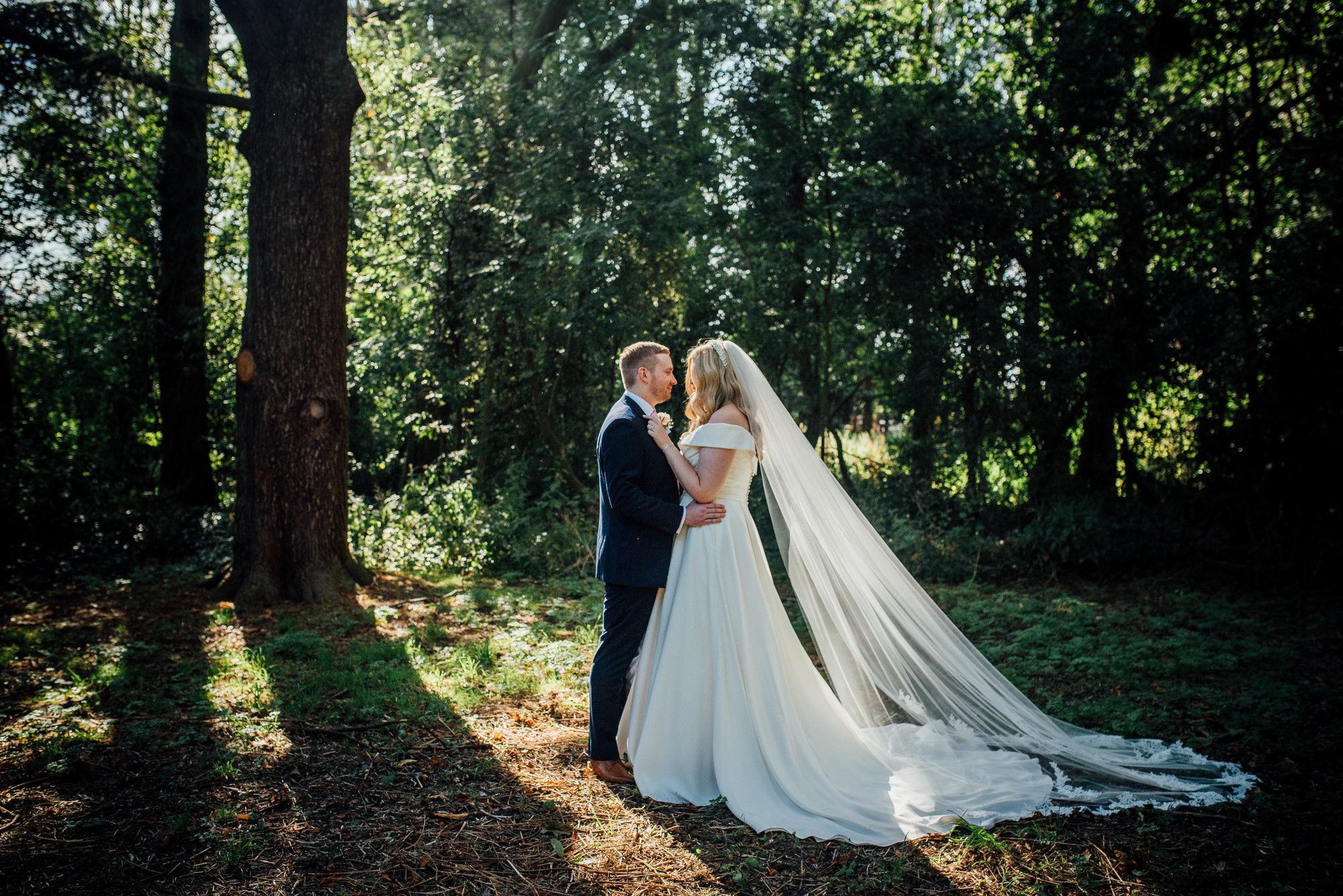 bride and groom woodland
