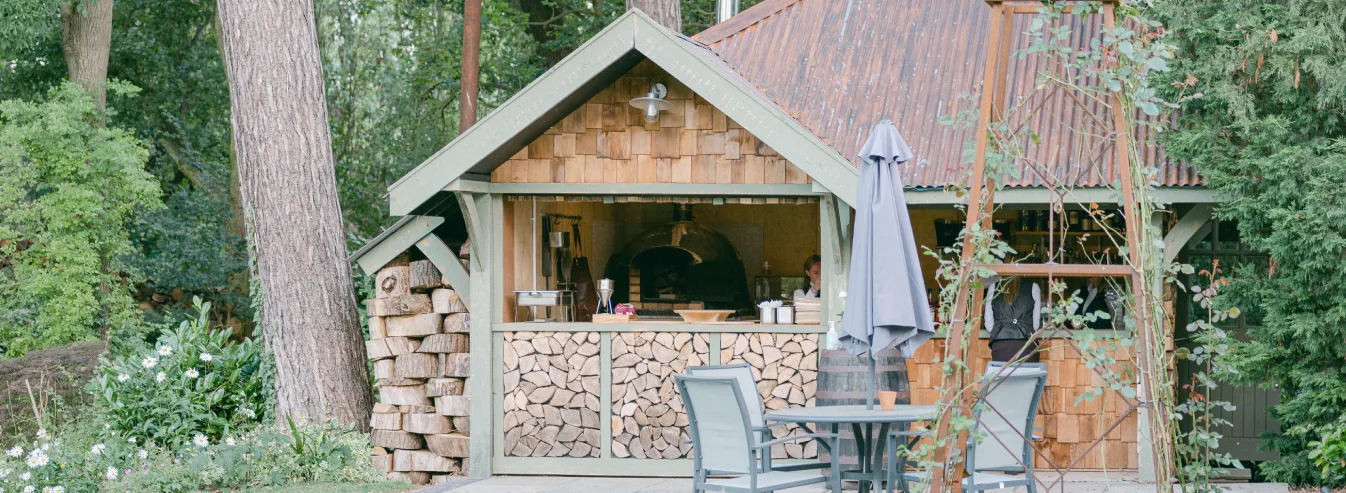 log shed bar in essex