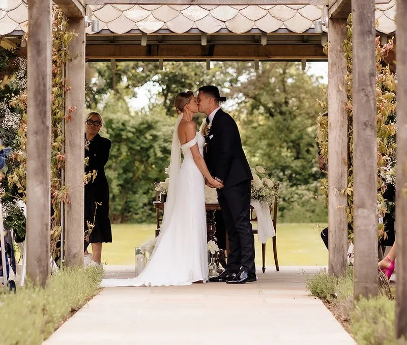 wedding kiss